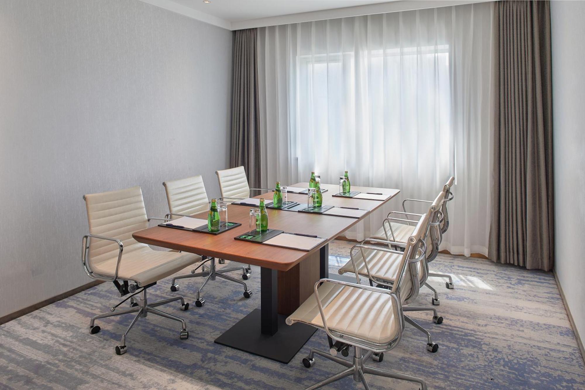 Отель Park Plaza Beijing Science Park Экстерьер фото
